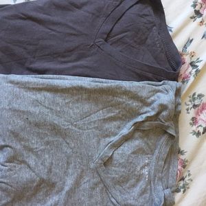 TWO EVERLANE V NECKS UNISEX dark grey Light grey